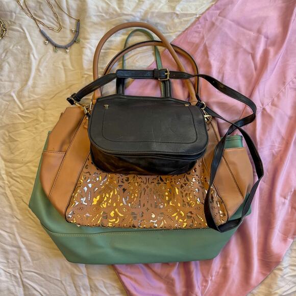 4-Piece Maximal Handbag Bundle Apt. 9 Color Block Tote, Belt Bag, Crossbody Lot - Picture 2 of 14